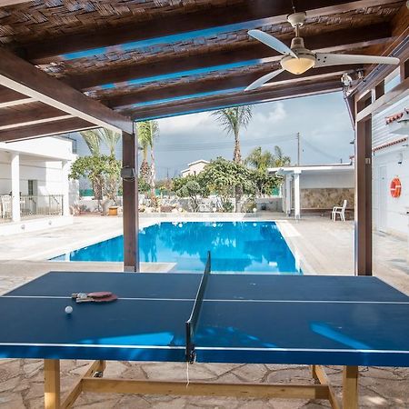 Papas Family Villa Паралімні Екстер'єр фото