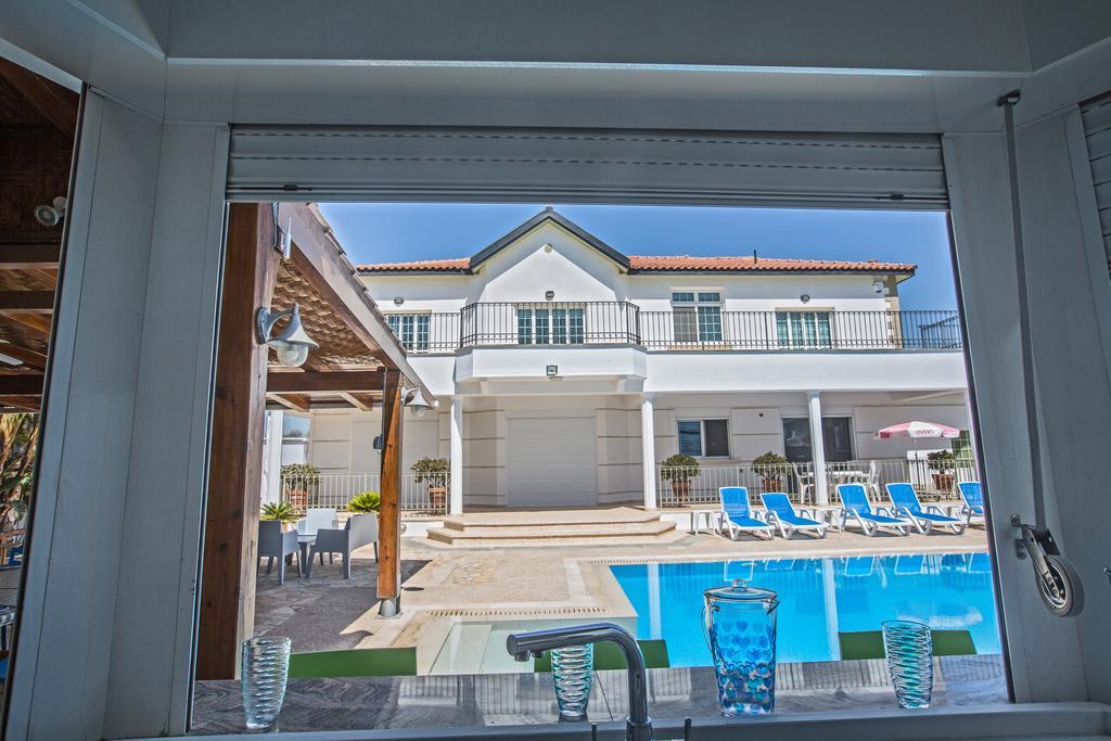 Papas Family Villa Паралімні Екстер'єр фото